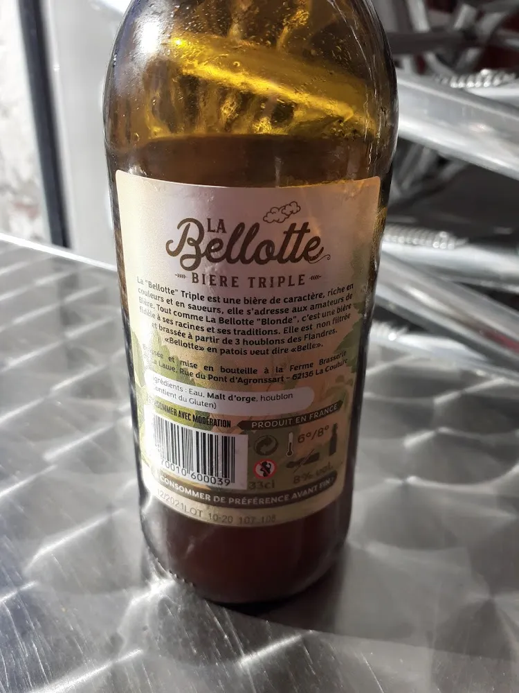 Frite À Gogo Avec Une Bonne Bière la Bellote Artisanale Locale